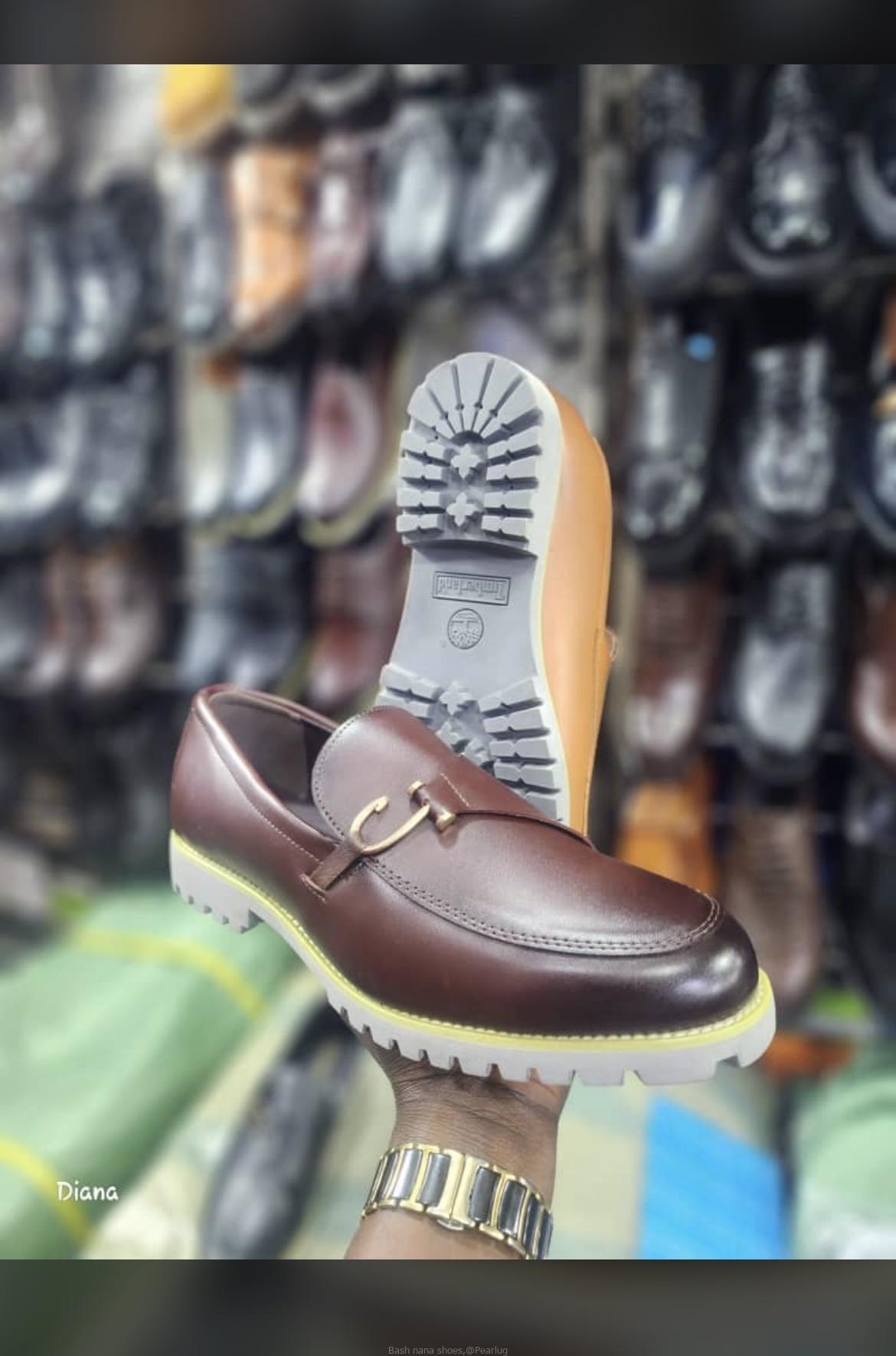 We sell types of shoes and we make deliveries countrywide
