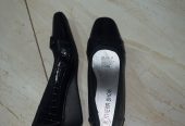 Black Croc-Embossed Loafers – Size 42 | Three Show
