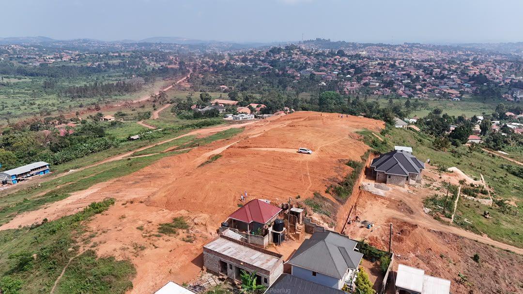 LAND FOR SALE WITH TITLES AT MUYOMBA 1 KM FROM WAKISO HEAD QUARTERS. WE ALSO HAVE PLOTS IN KIBANJA AT KAKIRI RAGING FROM 6M IN BUWANUKA