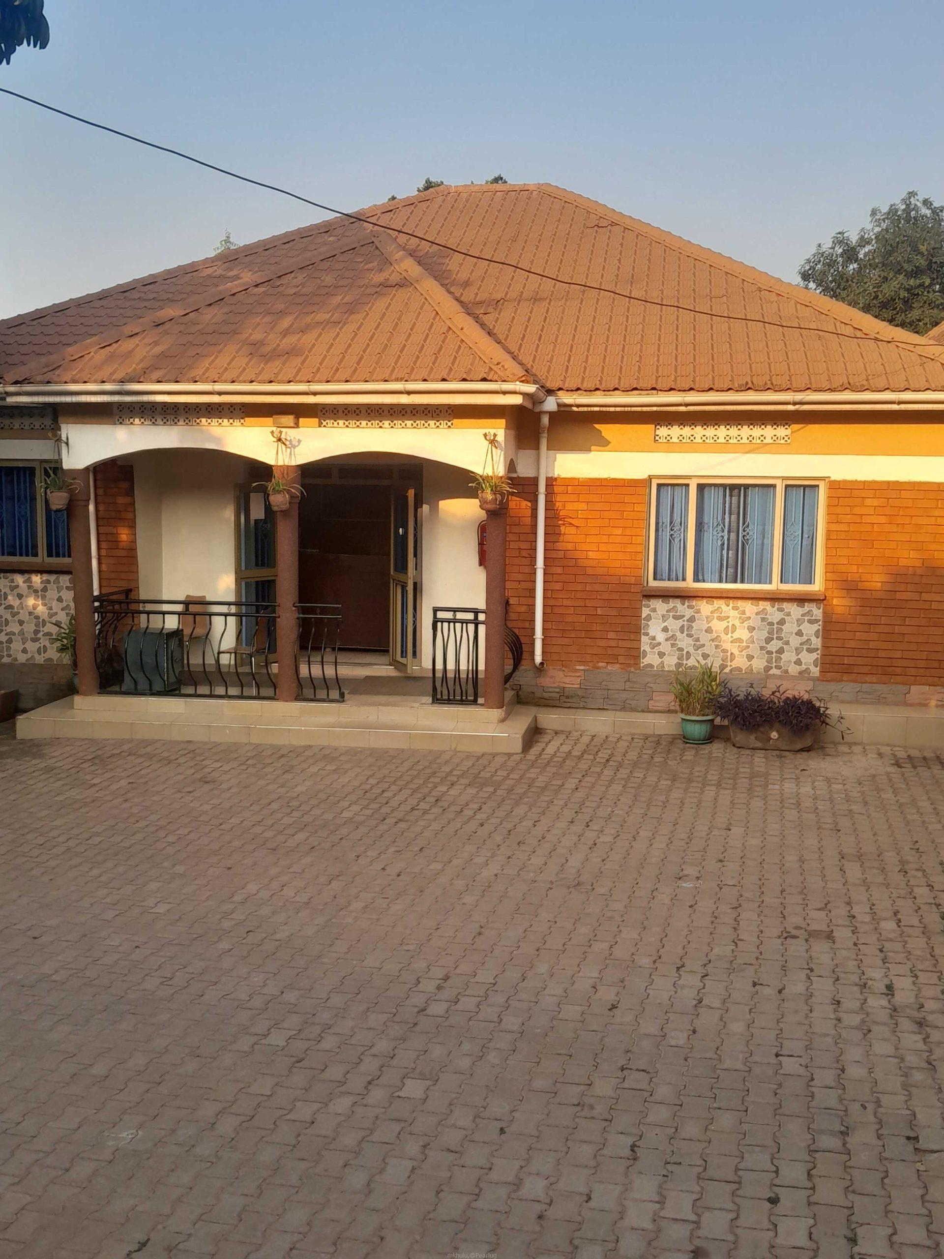 Sandton city guest house in Bunamwaya for rent