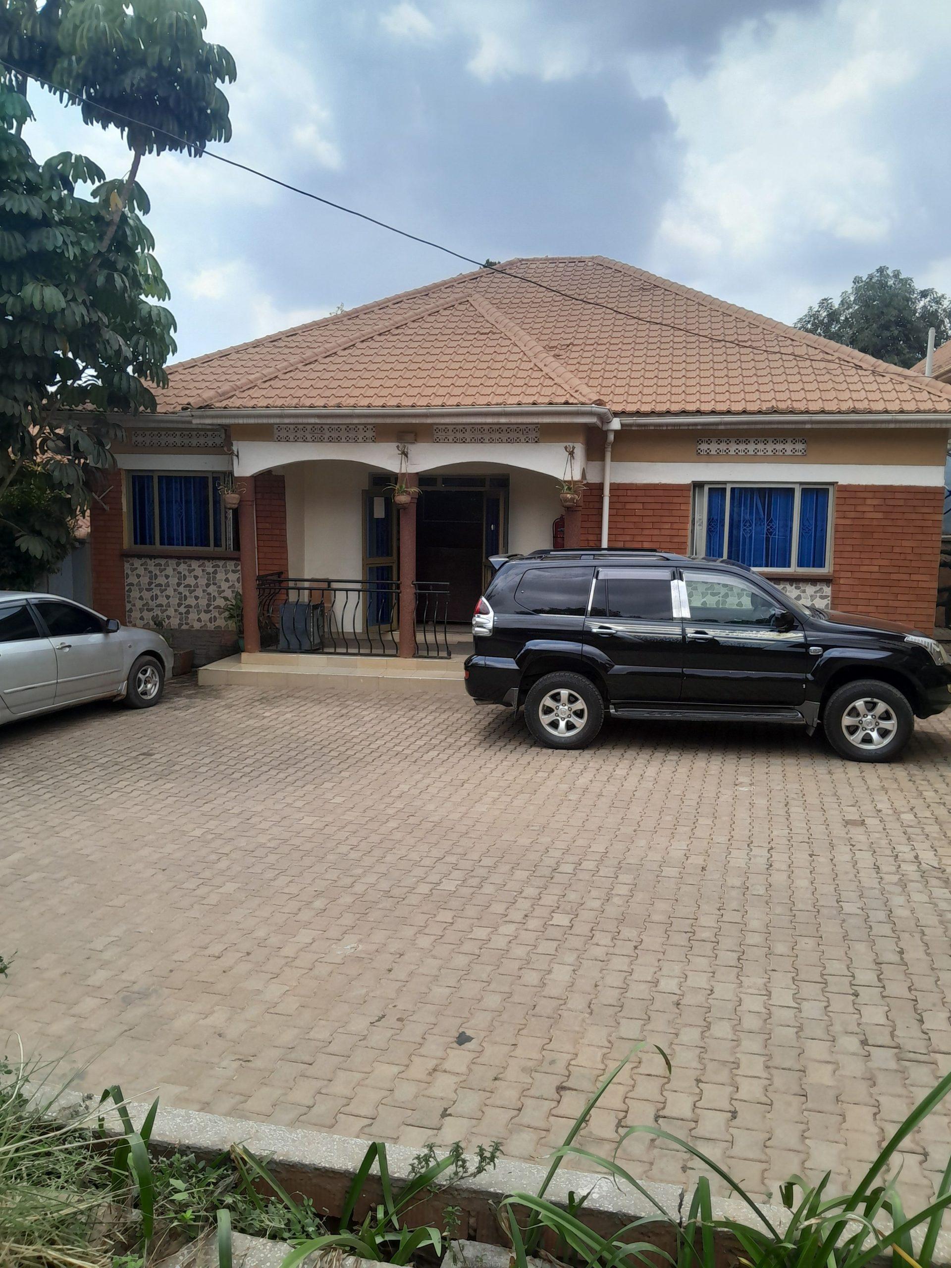Sandton city guest house in Bunamwaya Central for rent per day