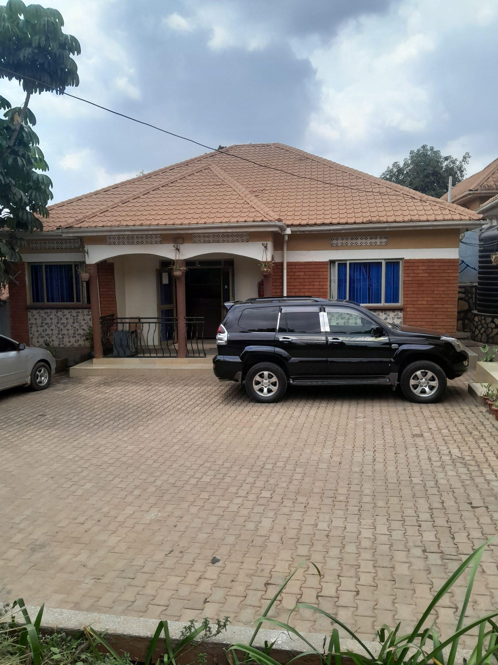 Sandton city guest house in Bunamwaya Central for rent per day