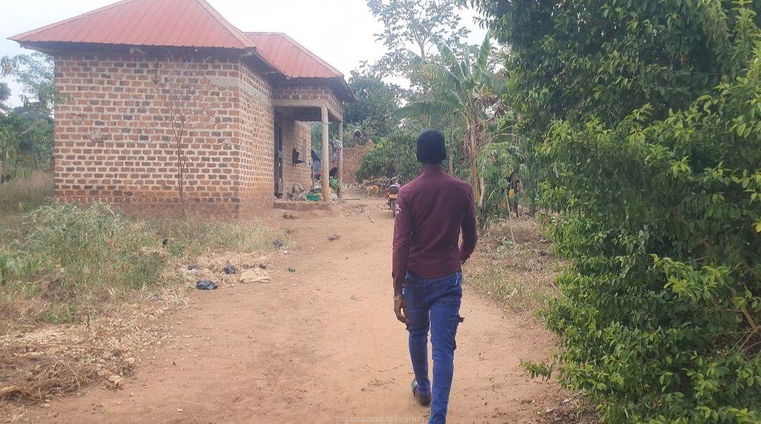 A plot (100x45ft ) plus a house for 14 million only