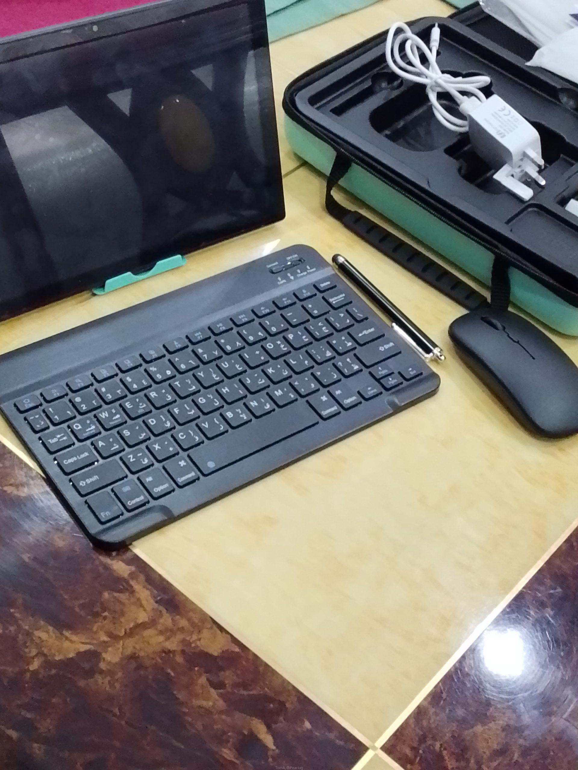 Desktop tablet with keyboard and mouse