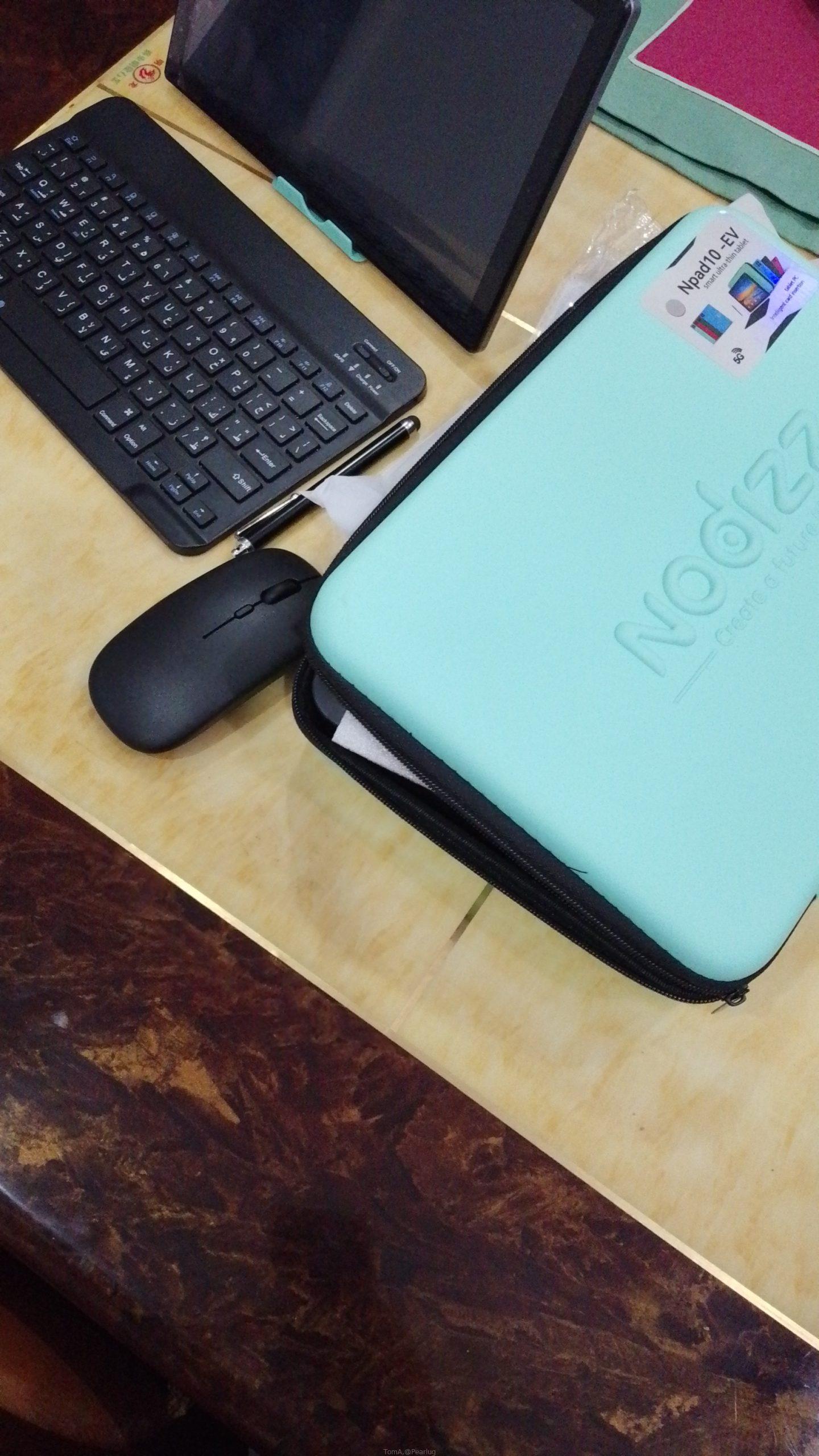 Desktop tablet with keyboard and mouse