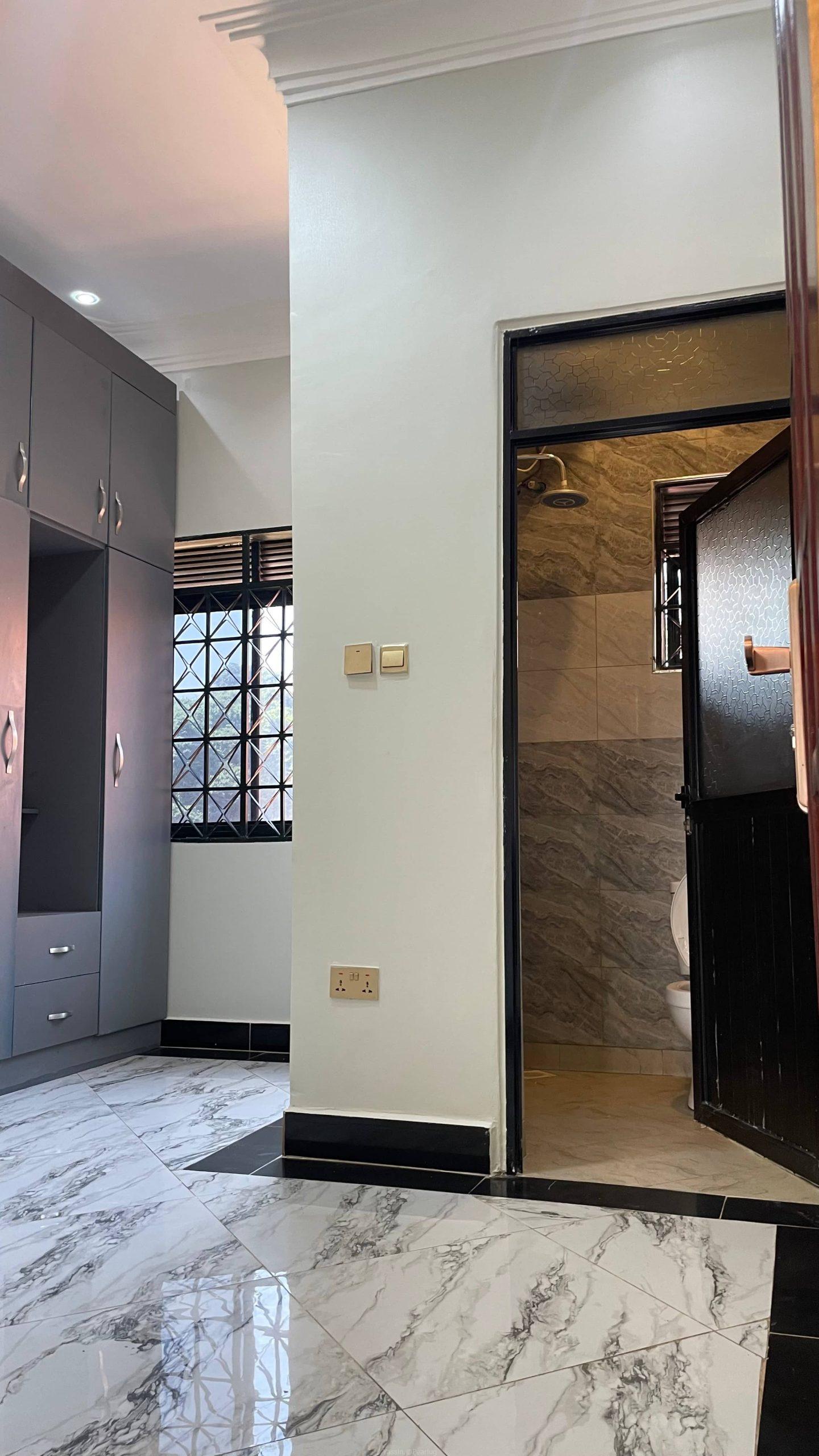 8units apartment for sale Busabala double rooms self contained