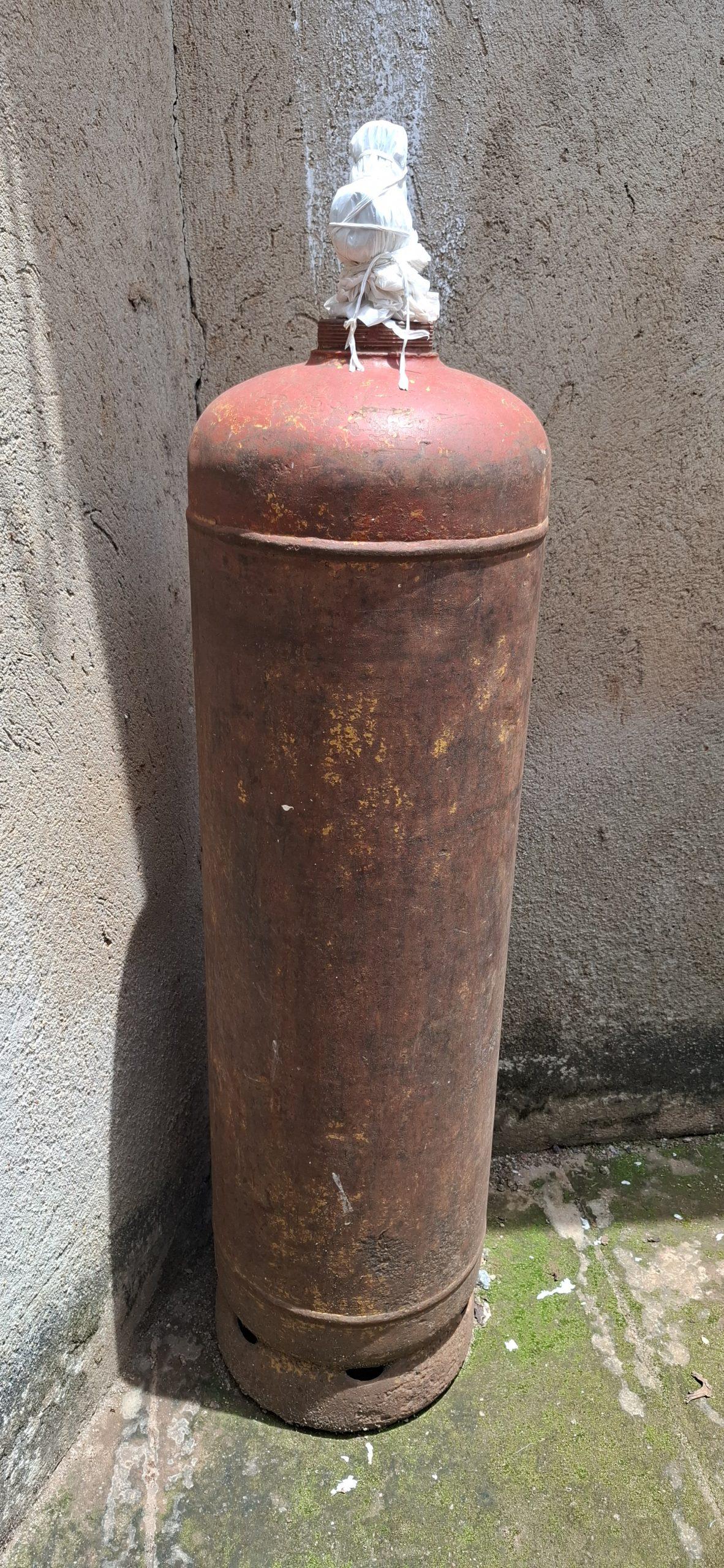 Acetylene gas cylinder