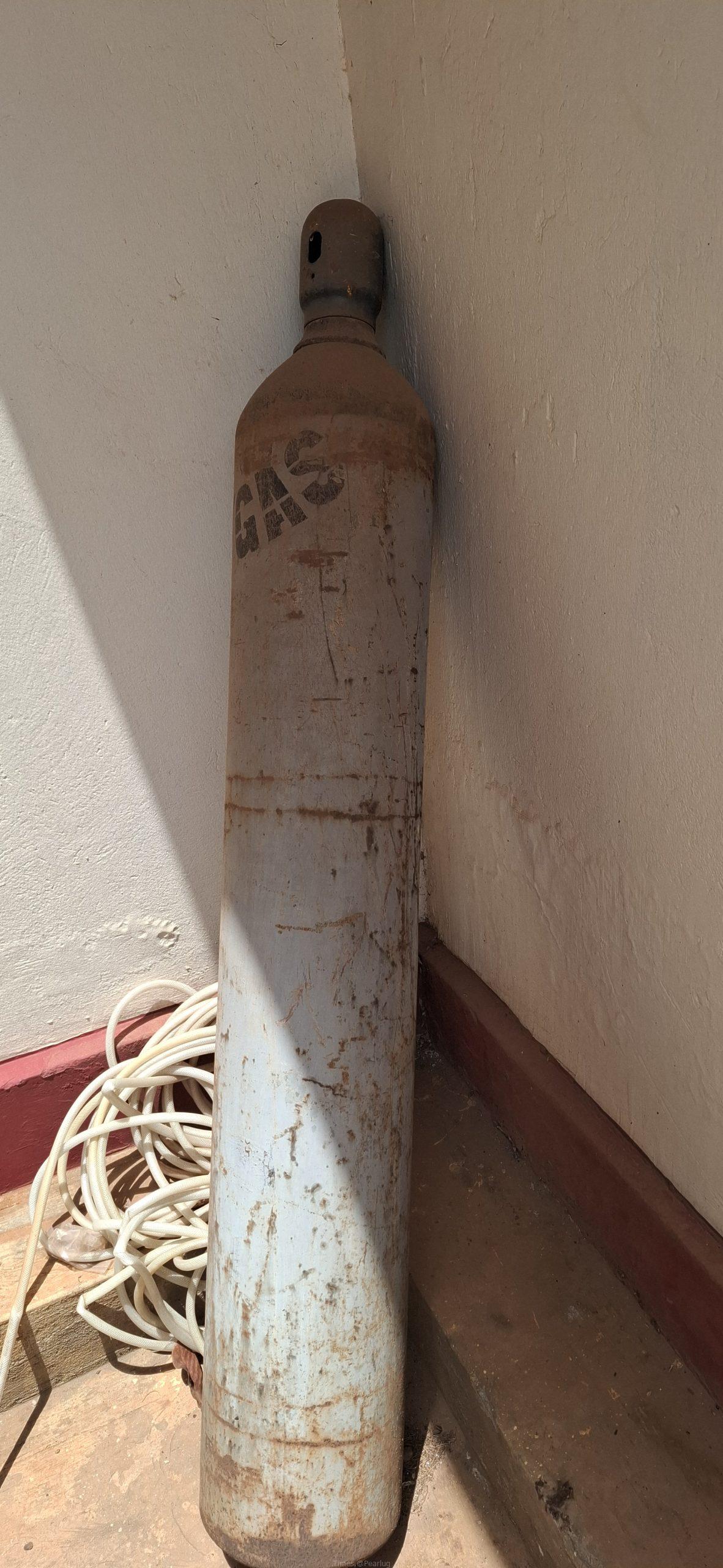 Nitrogen White spot gas and Cylinder